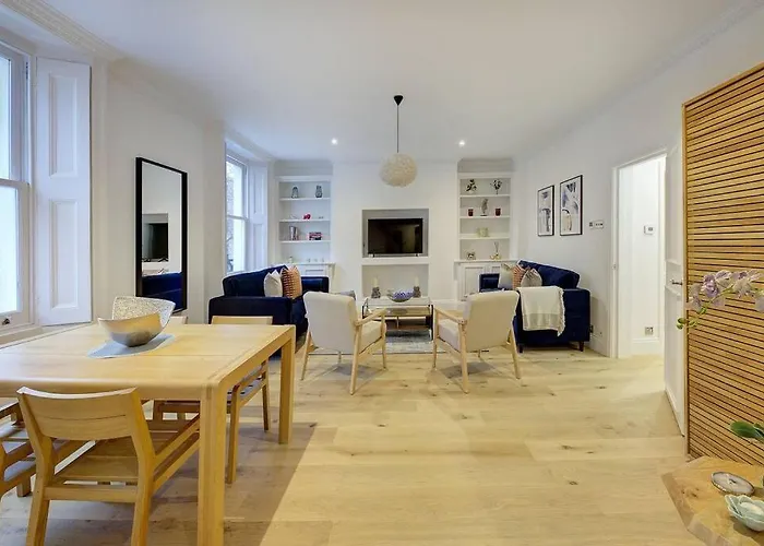 Stunning Hyde Park Apartment