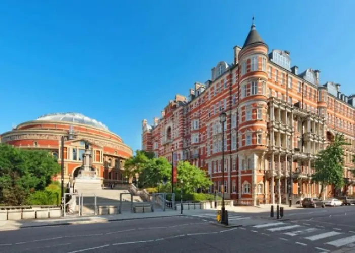Stunning Hyde Park Apartment