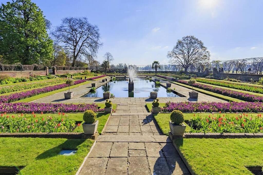 Stunning Hyde Park Апартаменты *
